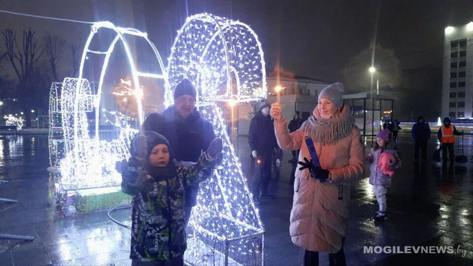 Могилев 2025. Новогодняя ночь. новый год. новогодняя ночь 2025. дождь на новый год.