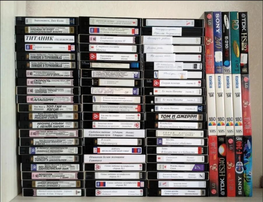 Название кассет. Кассеты вхс с фильмами 90. видеокассеты 90 х vhs. видеокассеты vhs 80х производители. vhs кассета 90.