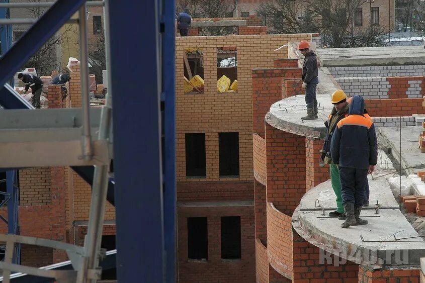 участие в строительстве жилого дома. долгострой в мире. застройщики просят. сербия строительство новых домов. фёдоровск новастройка.