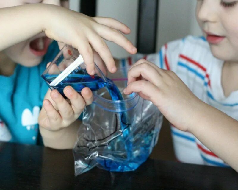 Мастер класс опыты и эксперименты. Эксперименты с водой. эксперименты для детей. детские эксперименты с водой. дети экспериментируют с водой.