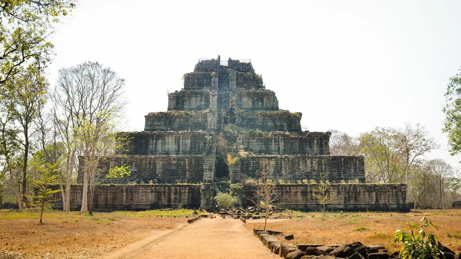 Вымершая древность 6. Кох кер Камбоджа. Прасат Тхом, Камбоджа. Камбоджа пирамида смерти. Пирамиды Камбоджи.