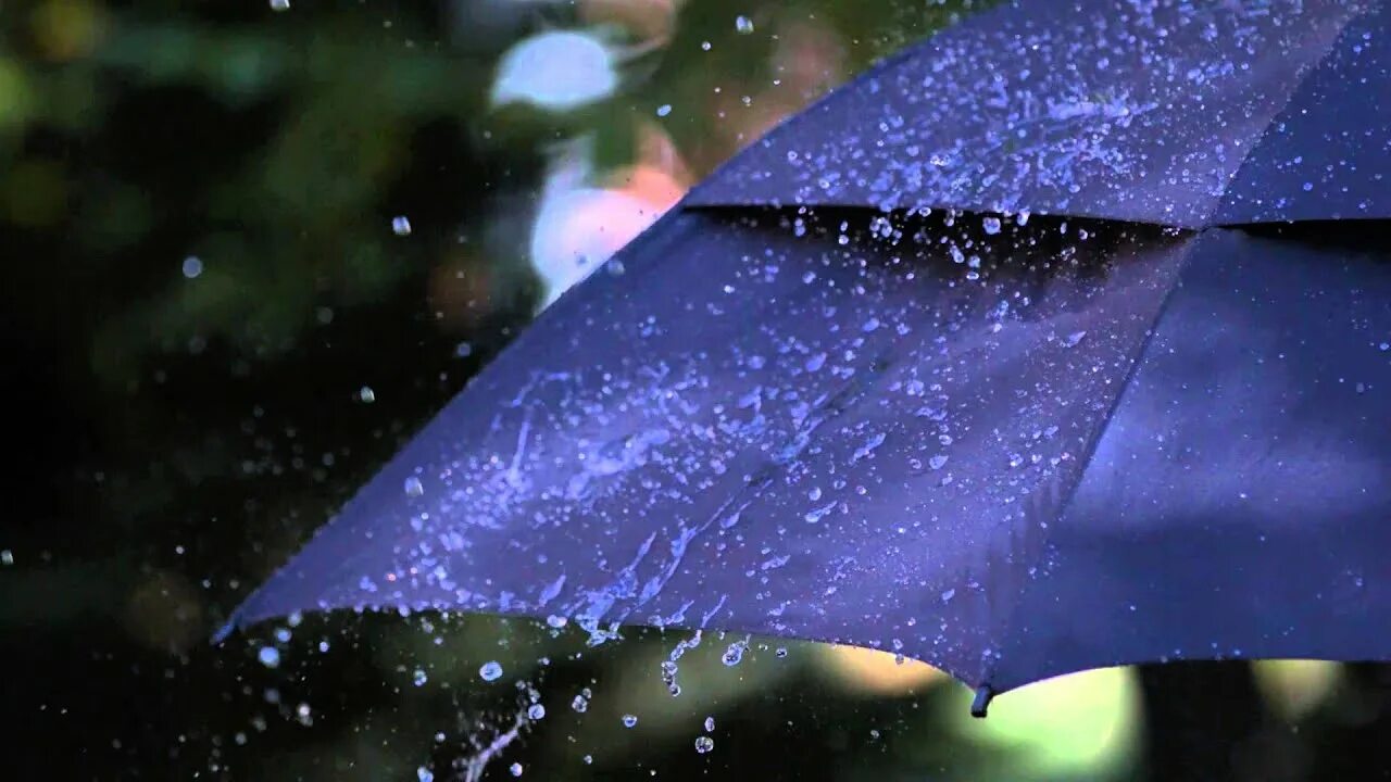 Капли на стекле. Umbrella on rain. Дождь. Falling drop. Две капли на стекле.