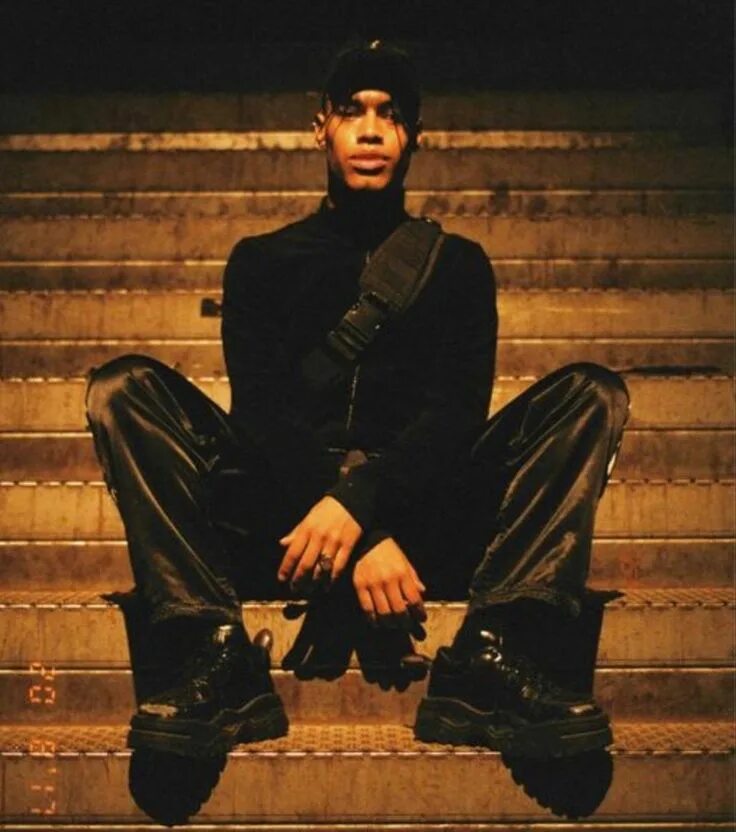 Ecco2k перевод. Ecco2k певец. ecco2k рост. ecco2k outfit. ecco2k vogue.