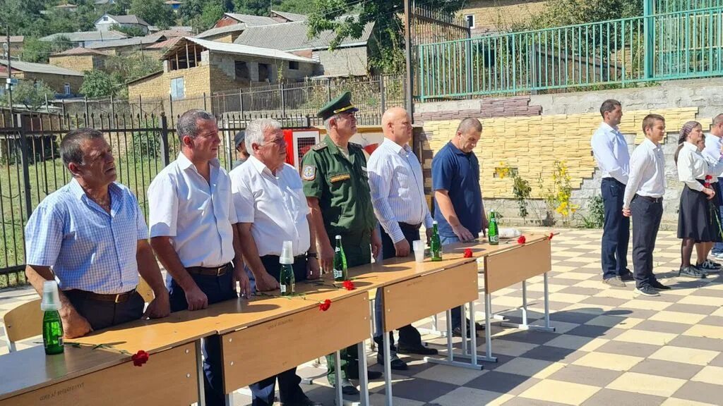 Погода джули. Джули по фото. Минарет в селе джули. Мечеть в селе джули. Погода джули.