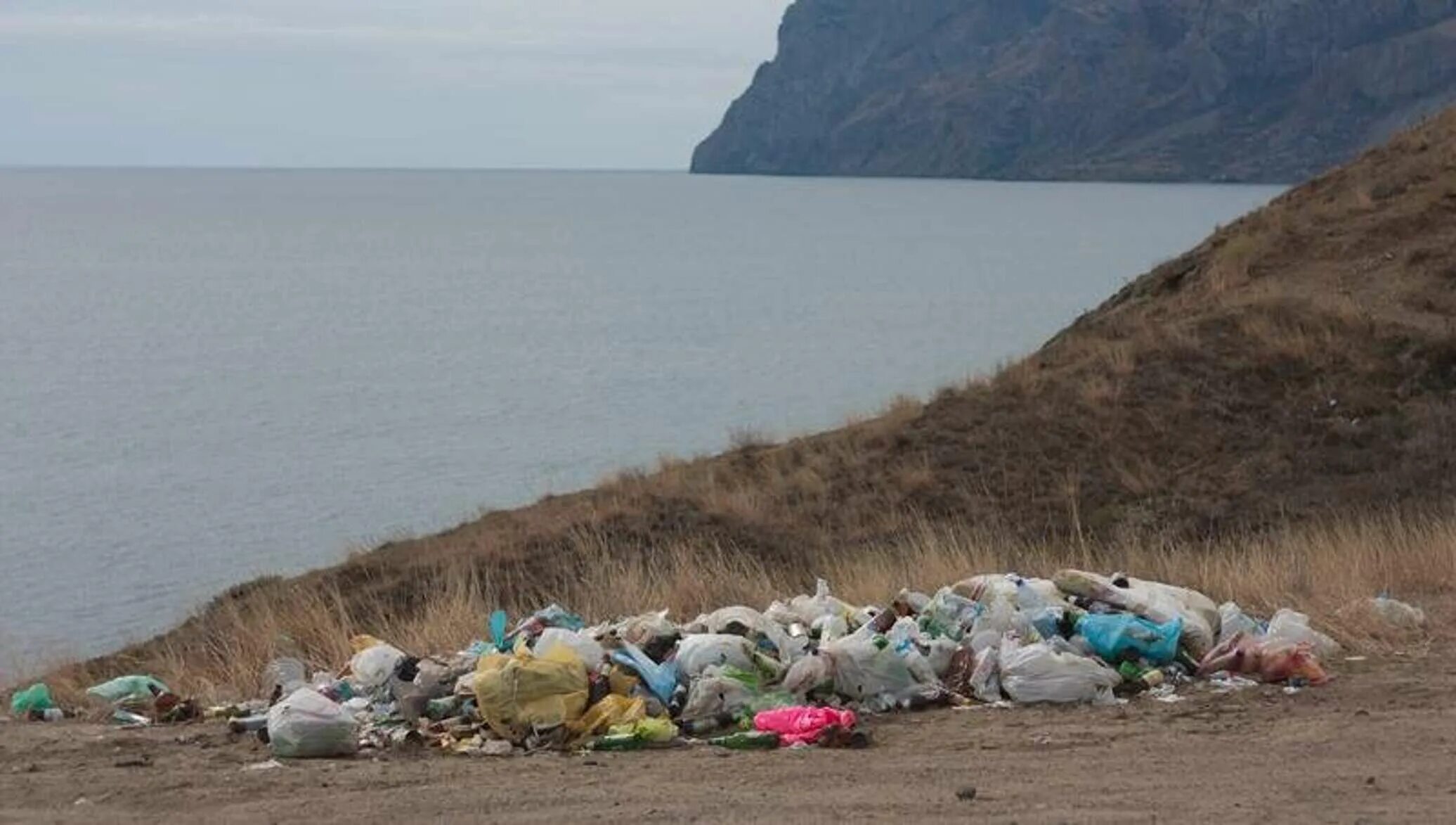 Загрязненные пляжи Крыма. Загрязнение пляжей Крыма. Загрязнение морей в Крыму. Крым экология сайт