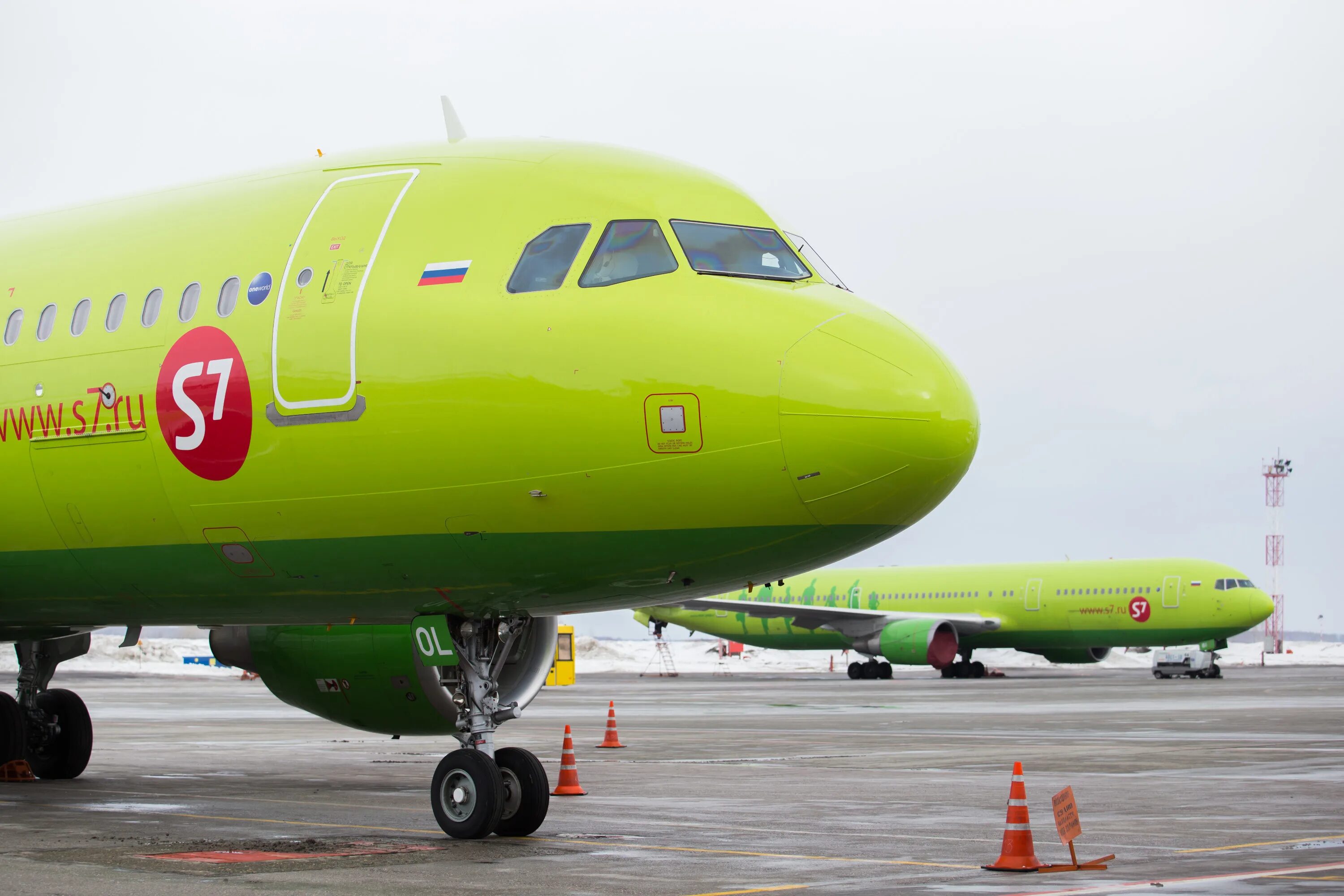 Самолёты авиакомпании s7 Airlines. S7 Airlines Новосибирск. Самолет s7. Авиапарк s7 Airlines.