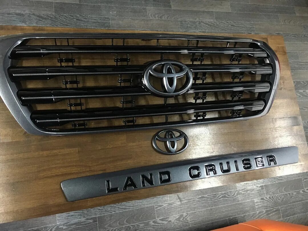 Решетка тойота ленд крузер. Toyota land cruiser 200 антихром решетки радиатора. toyota land cruiser 200 решетка антихром. решетка радиатора тойота ленд крузер 200. тойота крузер 200 решетка.