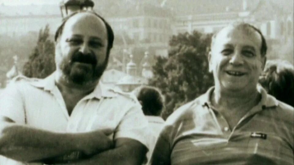 Семья вайнеров. Братья вайнеры в молодости. Семья вайнеров. Семья вайнеров. Семья вайнеров.