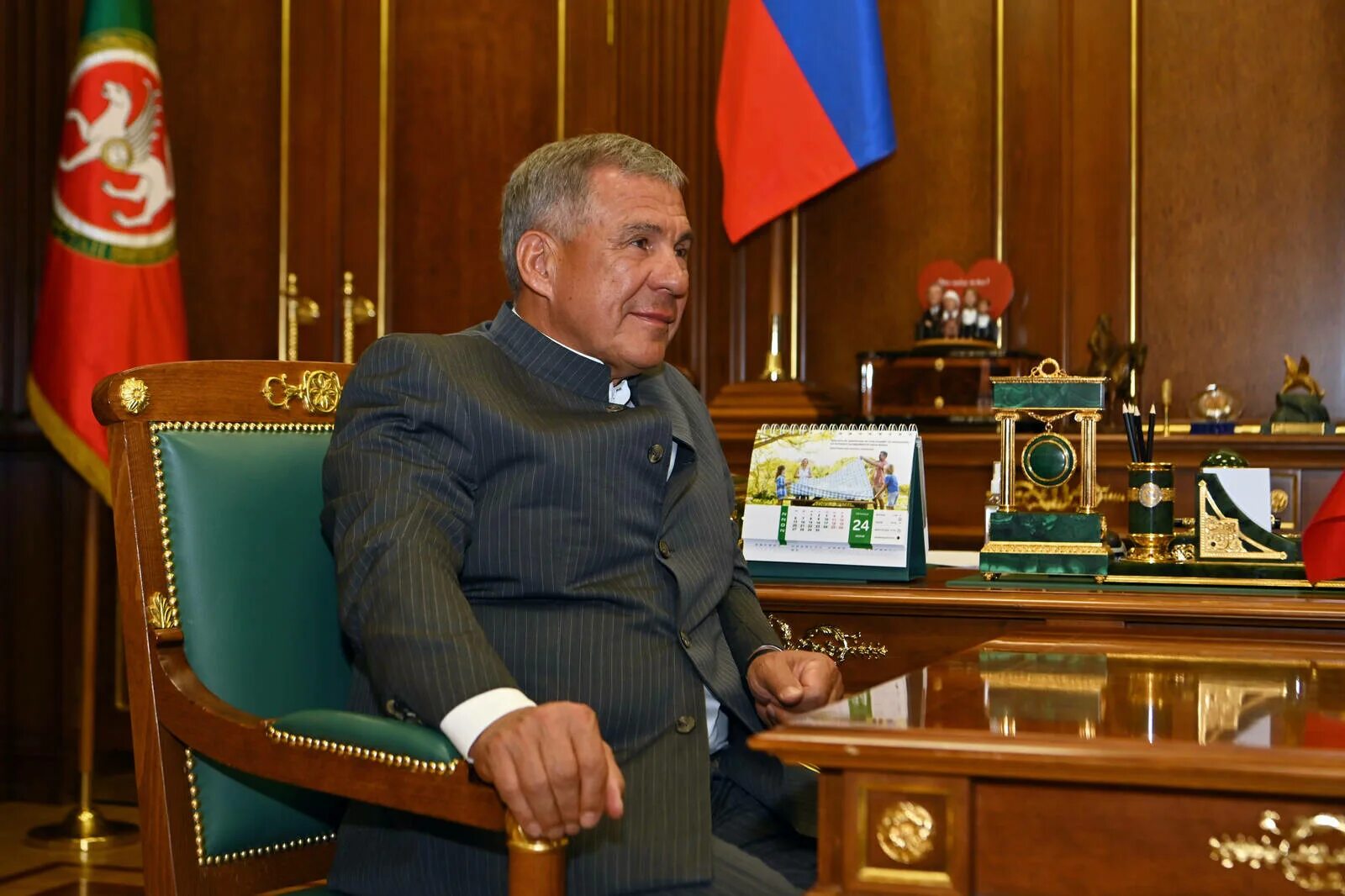 Минниханов глава республики. Глава татарстана минниханов. глава татарстана 2025.