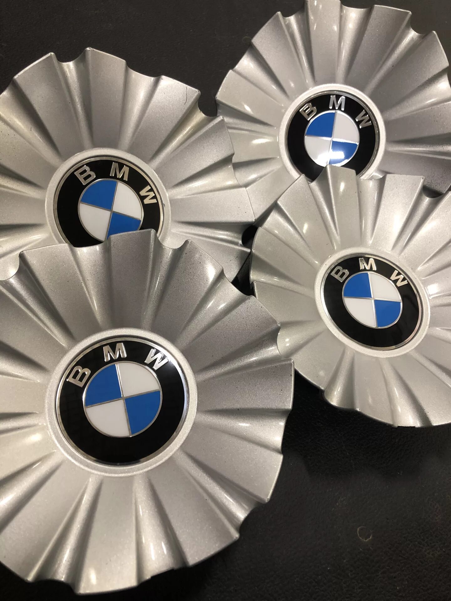 Купить крышки bmw. BMW заглушка диска 6769370. Колпачки на колеса БМВ r19. Диски БМВ стиль 253. Колпачки дисков BMW 5 стиль r15.