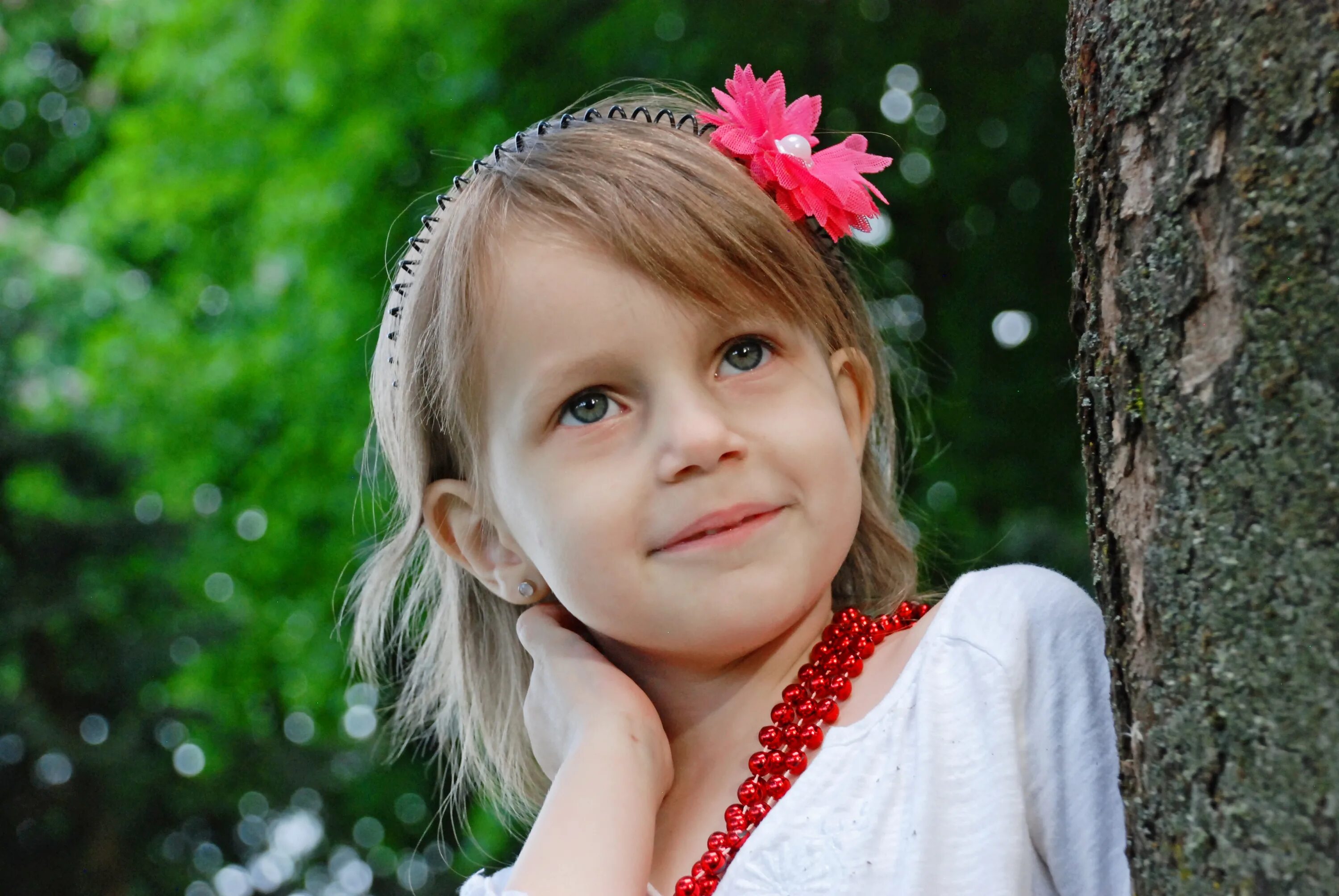 Little lovely girls. Девочки подростки на поле. Little lovely girls. Девочка улыбка. Девочка петит.