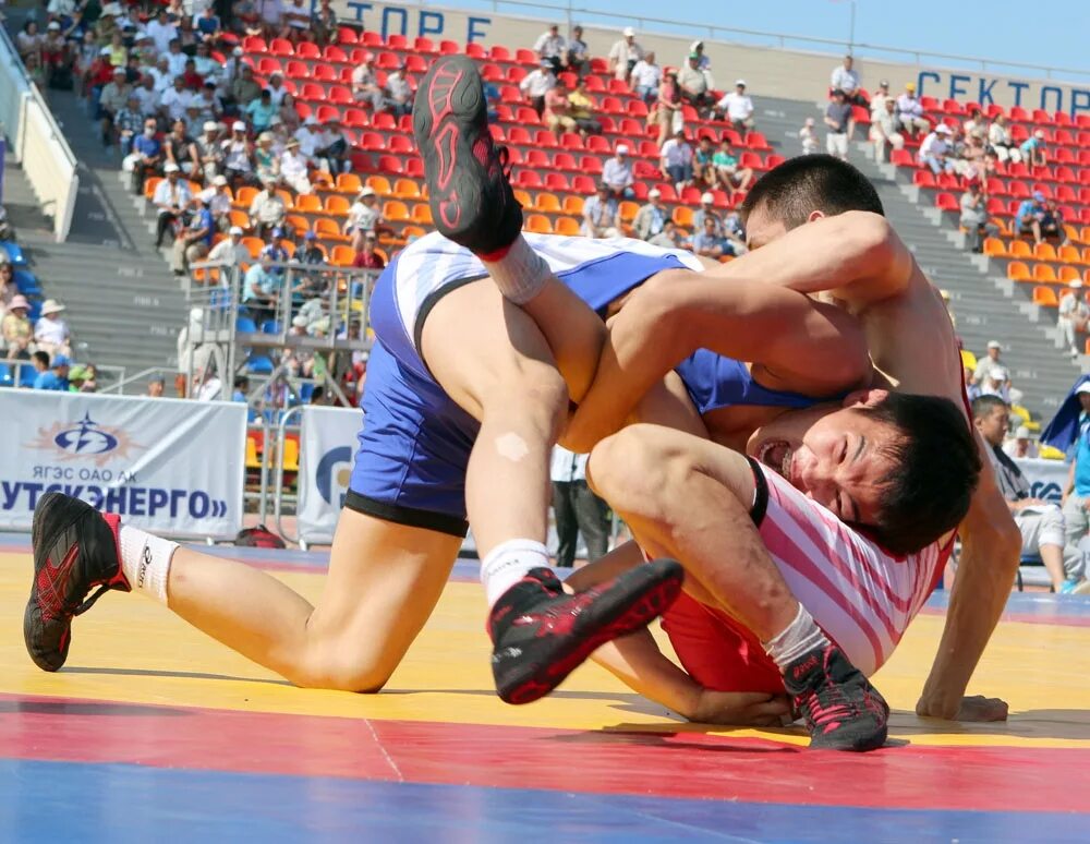 Спортивные игры якутск. Спортивные состязания на ысыахе. Игры народов рся. Спортивные игры народов. Спартакиада спортивные якутяне.