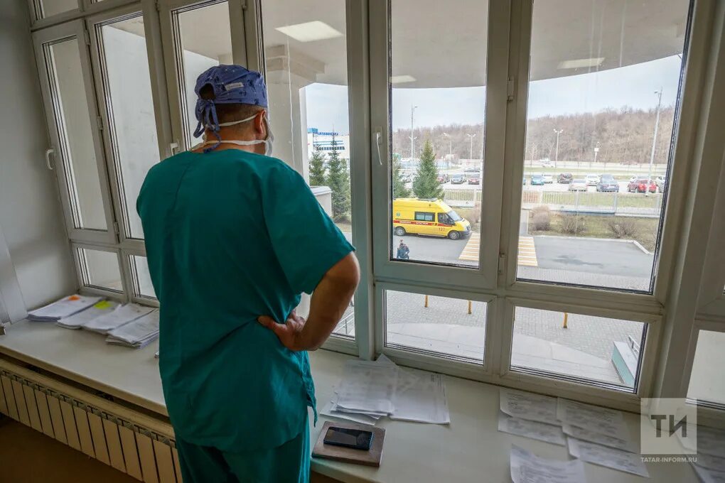 В татарстане за сутки выявили 135 случаев заражения коронавирусом. Маска татар информ. Больница фото татар-информ. Масочный режим будет. Казань коронавирус сегодня.