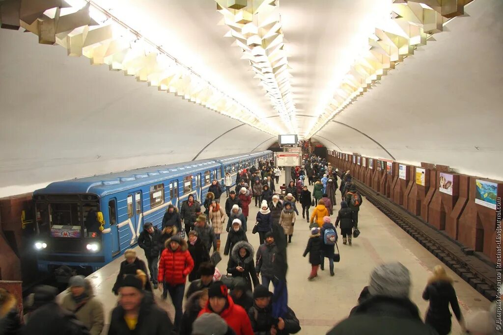 Метро Новосибирск. Сибирский поезд метро. Метро Сибирская. Поезд метро Сибирь.