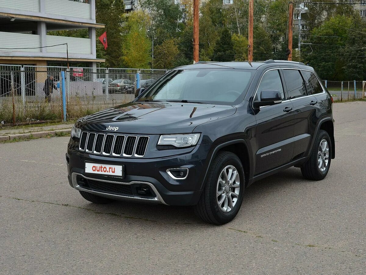 Гранд чероки бензин или дизель. Jeep grand cherokee back. Jeep grand cherokee 2012. У меня джип в москве. Jeep grand cherokee 3.