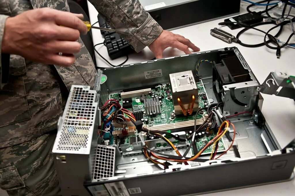 Ремонт пк. Компьютерная помощь от сергея. Компьютерный мастер. Пример объявления ремонт компьютеров. Компьютерная помощь от сергея.