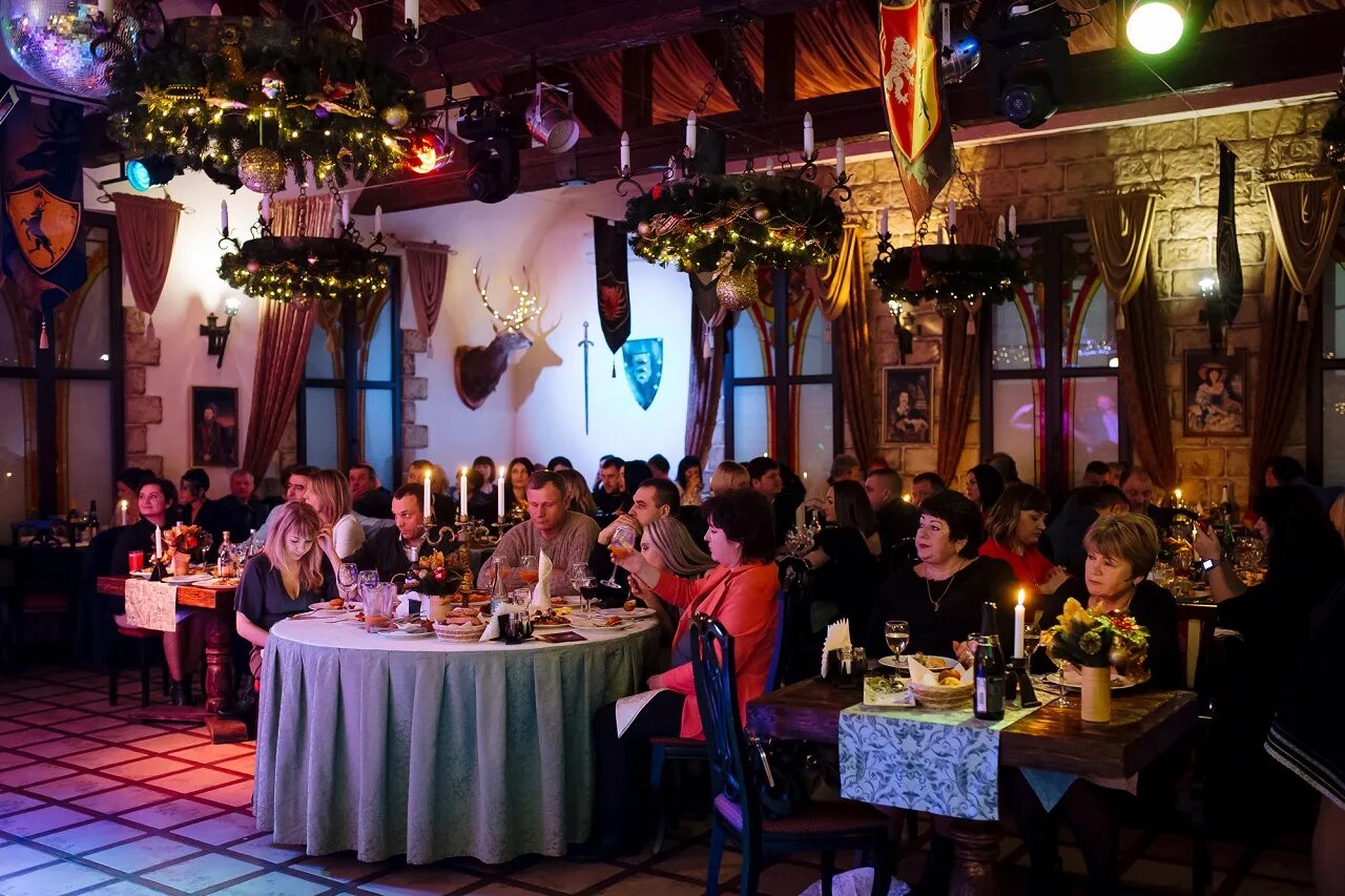 Интеграл шахты ресторан. Рестораны шахты. Рестораны шахты. Ресторан замок в шахтах. Шахты чернокозова кафе.