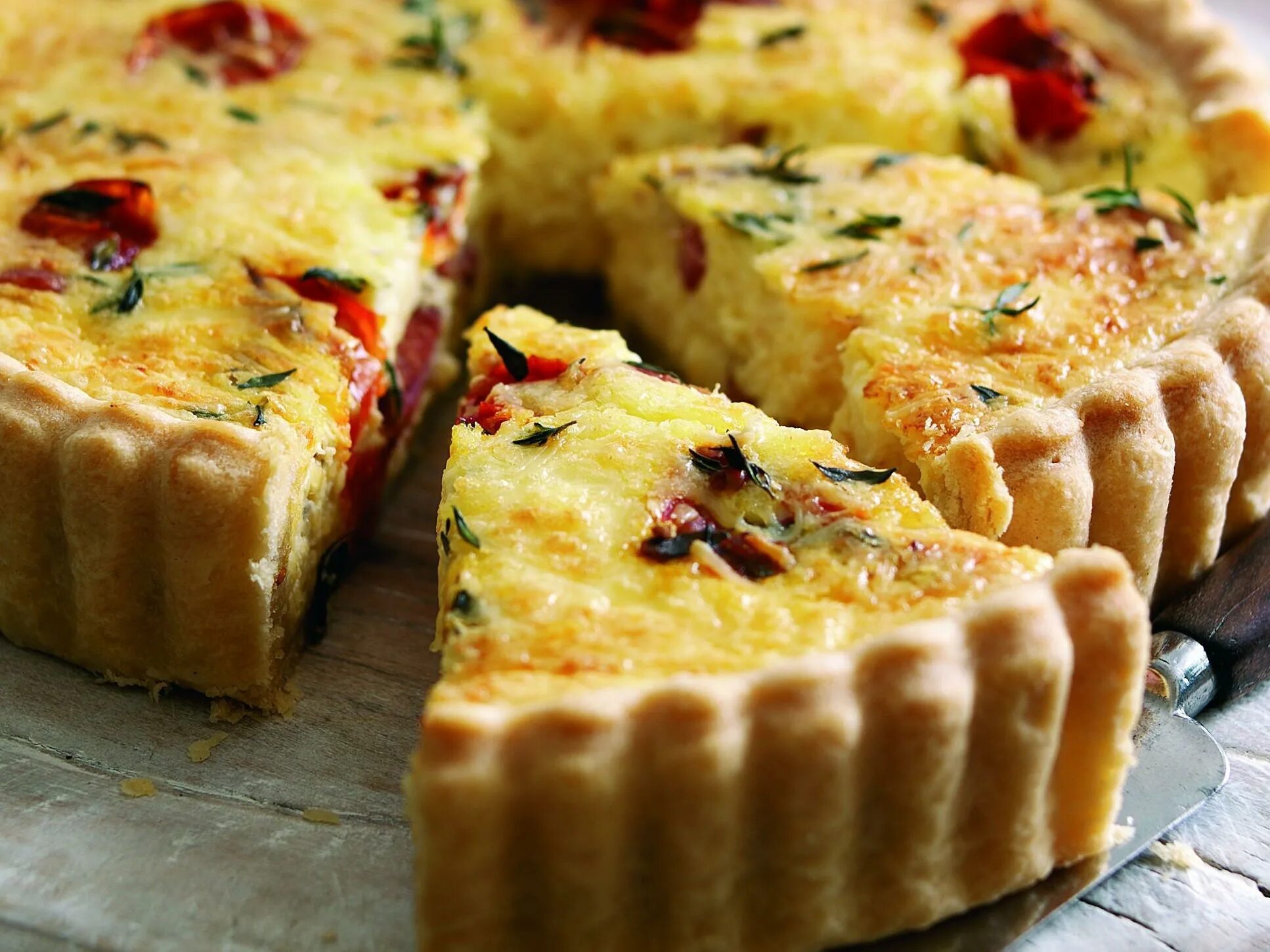 КИШ Лорен. Французская кухня КИШ Лорен. КИШ Лорен (Quiche Lorraine). КИШ Лорен классический французский пирог.