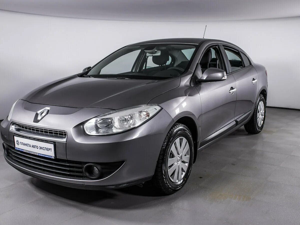 Renault fluence 1.6. Renault Fluence 2010. Рено Флюенс седан 2010. Renault Fluence 2011. Renault Fluence 1.