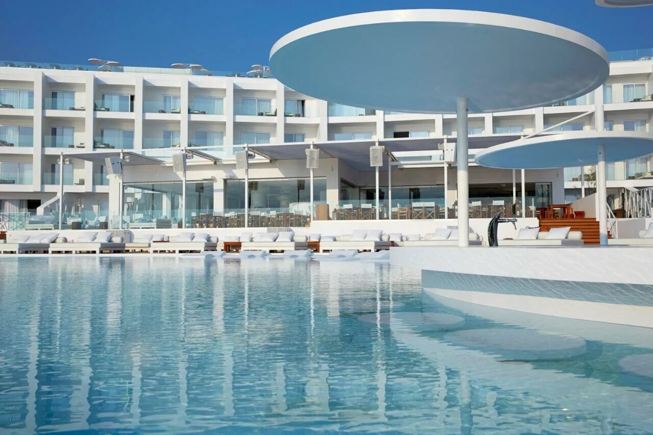 Nikki beach resort spa. Porto Heli Греция. Nikki Beach Resort Spa Santorini. Nikki Beach Resort and Spa 5*.