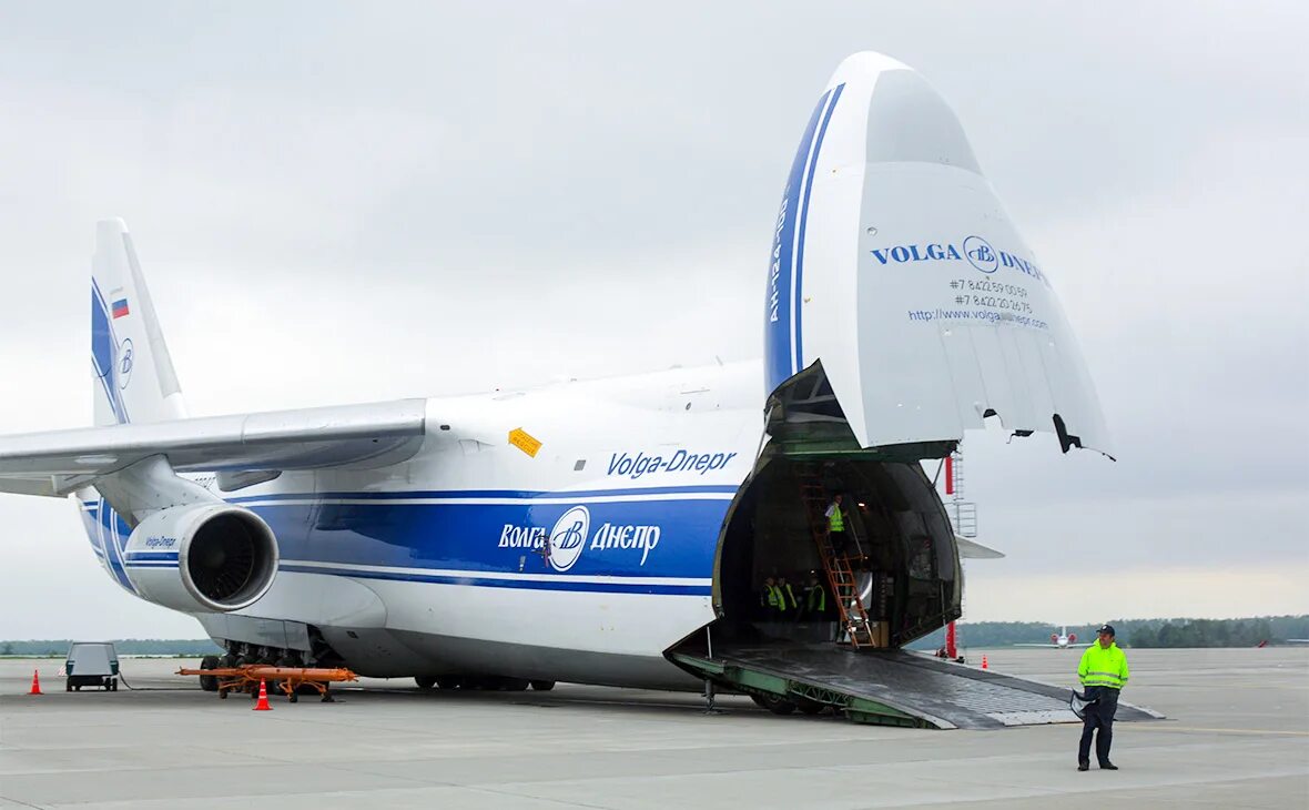 Боинг 747 карго. Ан 124 100. Ан 124 maximus air cargo. Грузовой самолёт ан-124. C5 galaxy самолет.