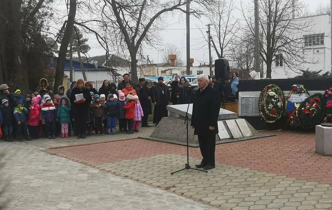 Памятник погибшим в станице Варениковская. Памятники станицы Варениковской 2022 год. Варениковское сельское поселение. Станица Варениковская день Победы.