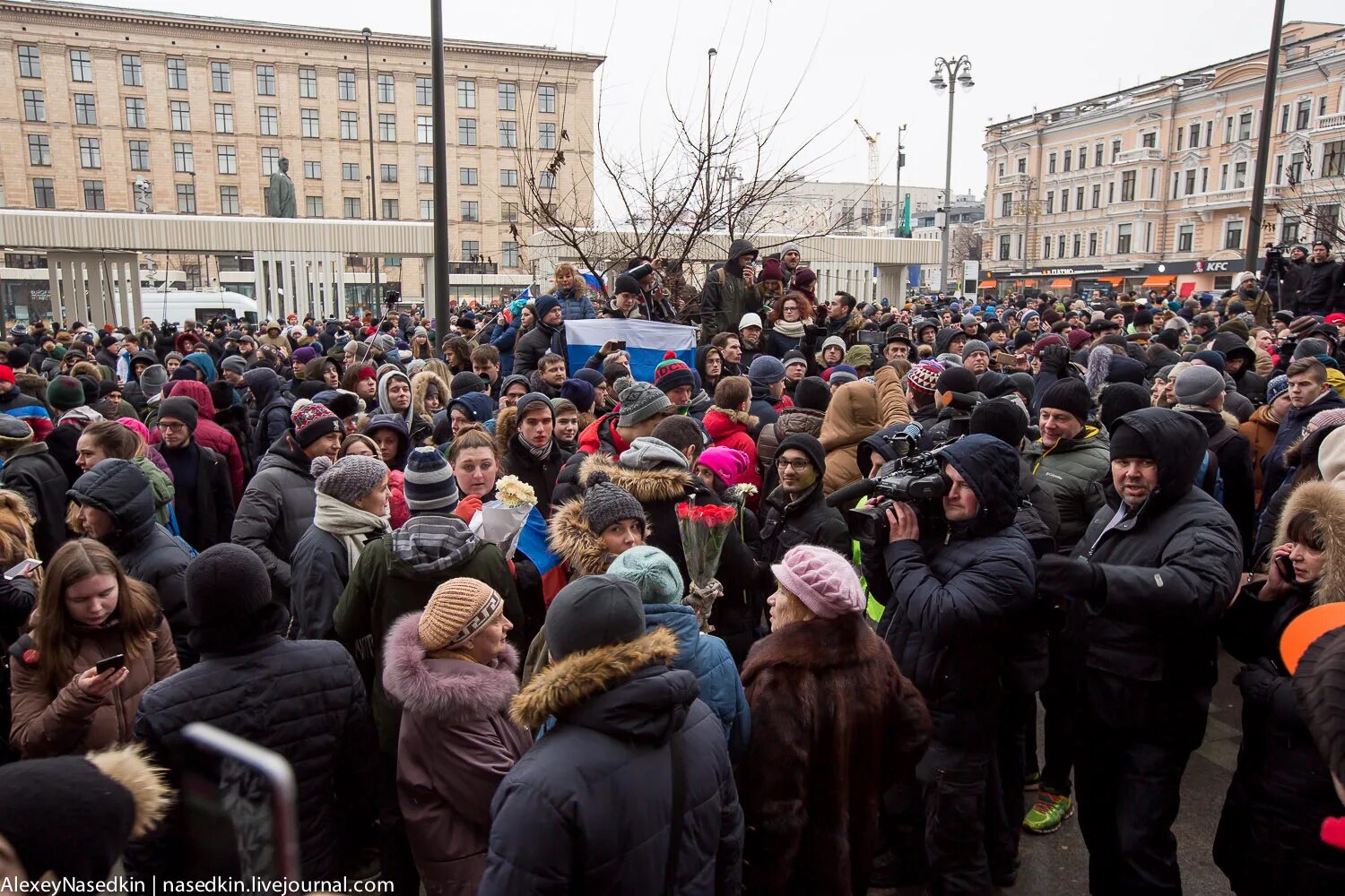 Ютуб youtube новости россии. Сегодняшние события в Москве. Толпа народу на митинге. Обстановка в Москве сейчас. Новости Москвы.