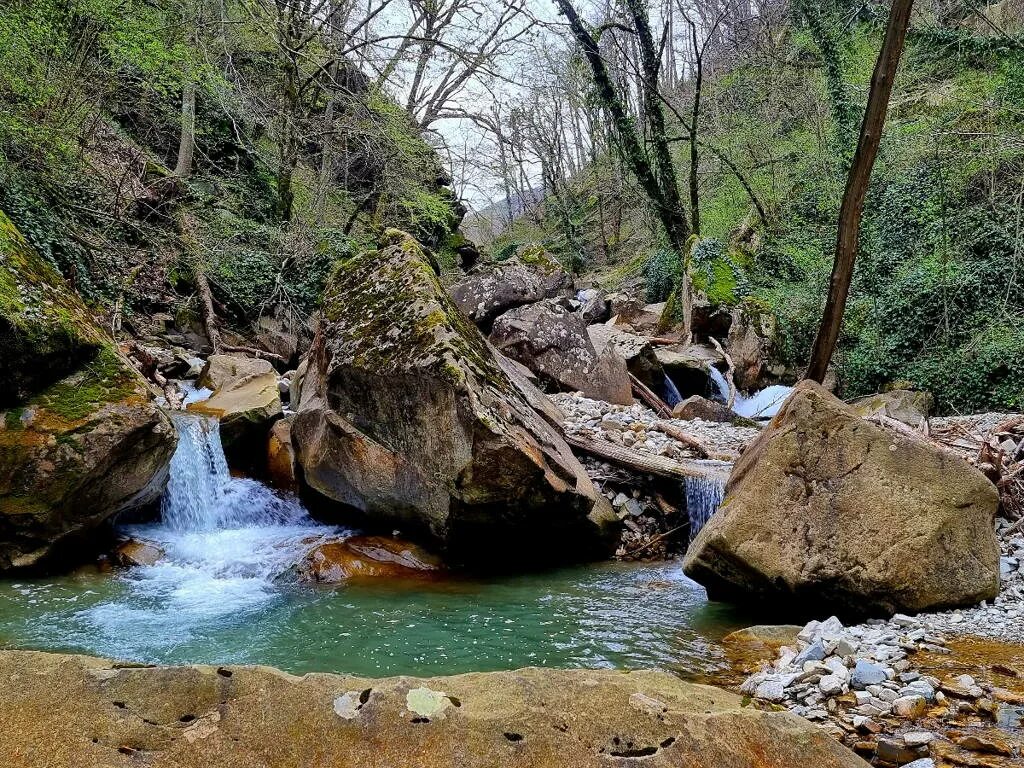 Туапсе водопады. Черепашьи водопады Туапсе. Дедеркой водопады. Туапсе экскурсии.