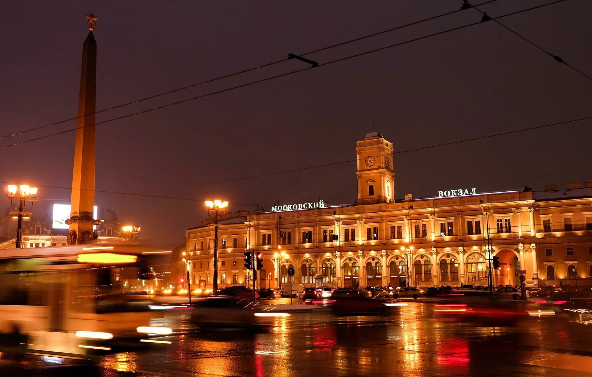 Spb московский. ЖД вокзал Санкт-Петербург Московский вокзал. ЖД вокзал Питер Московский. Вокзалы Санкт-Петербурга Московский вокзал. Площадь Восстания Санкт-Петербург вокзал.