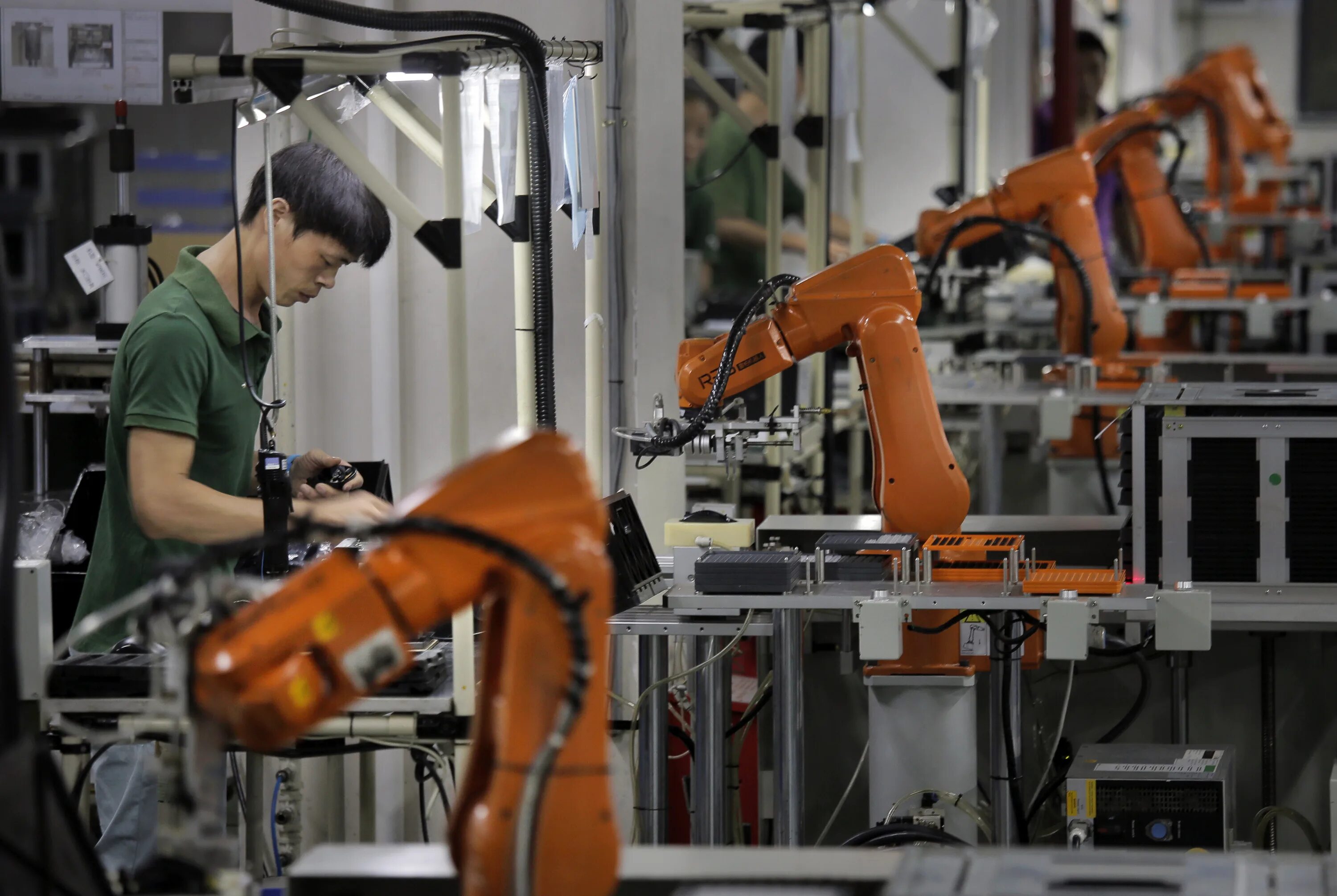 Robot factory. Японские заводы в Японии роботостроение. Промышленные роботы. Роботы в промышленности. Промышленные роботы на заводе.