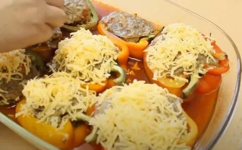 Перец фаршированный с мясом половинками