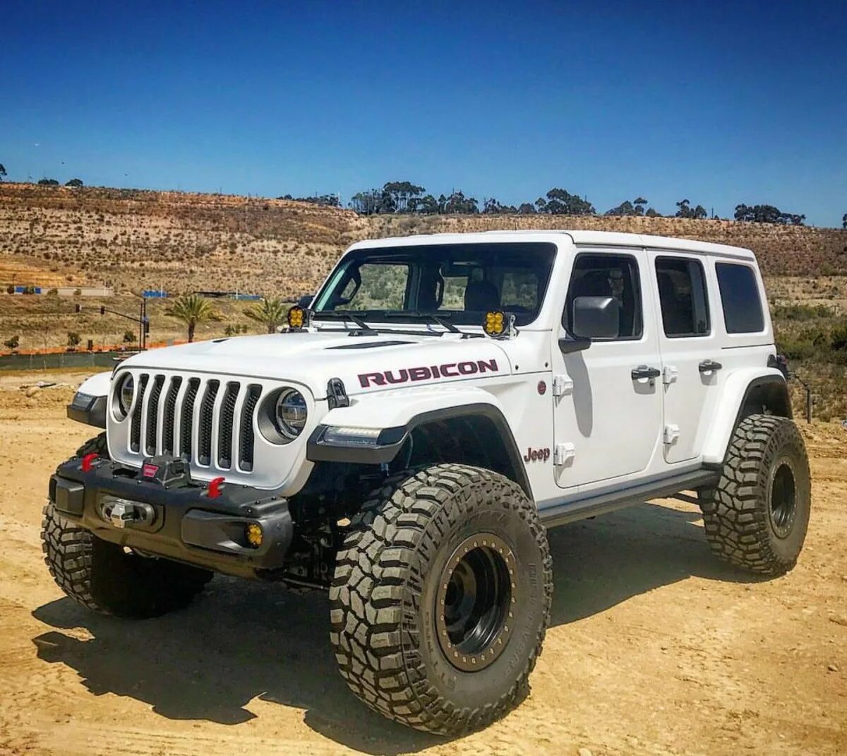 Рубикон машина. Джип Вранглер Рубикон. Jeep Вранглер Рубикон. Джип Вранглер RUВIСОN. Джип Вранглер Рубикон 2018.