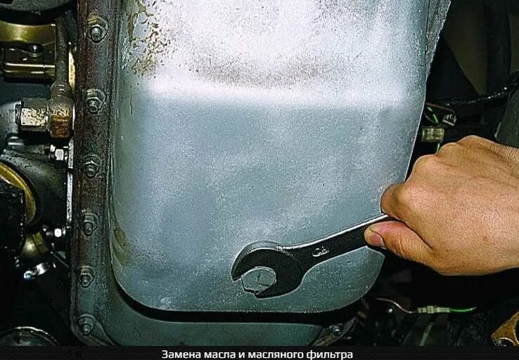 Замена масла в двигателе камаз. Ленд ровер дискавери 3 замена масла. Топливные фильтра на двс 740 камаз. Пробка двигателя уаз 421. Центробежный масляный фильтр камаз 740 схема.