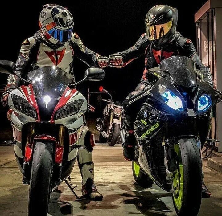 друзья мотоциклисты. байкер на мотоцикле. 2011 aprilia shiver. много мотоциклов. два парня на мотоцикле.