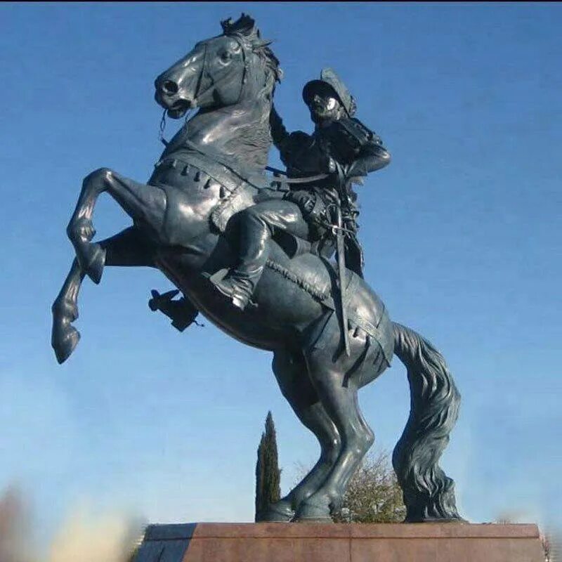 Скульптура на коне. Конный памятник скульптор Брок. Конная статуя конные статуи. Конный памятник полководцу Георгию Саакадзе.