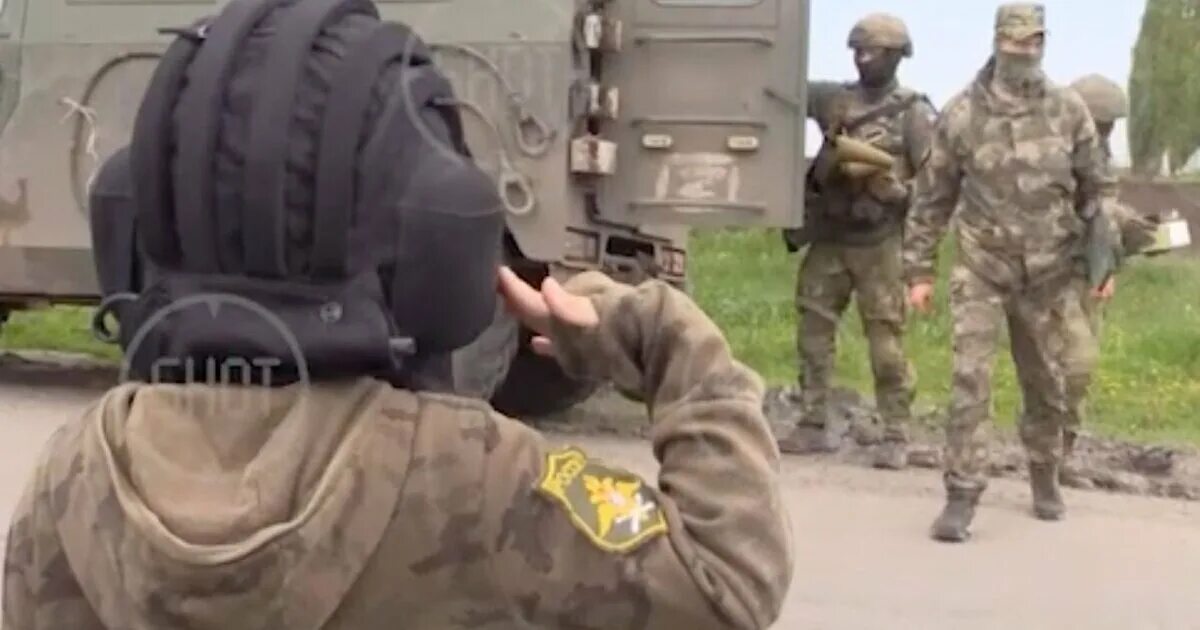 Танк алеша видео с матом. Танкист Леша в Белгородской области. Алеша танкист Белгород. Спецоперация на Украине. Мальчик из Белгорода встречает военных.