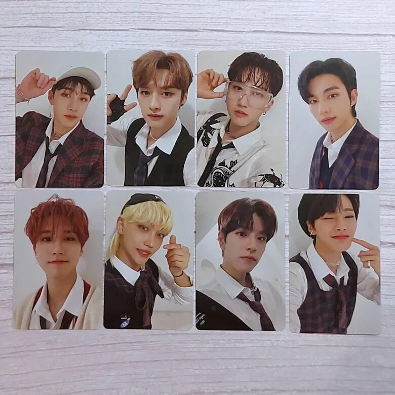 Stray kids card. Карточки Stray Kids 2022. Альбом Stray Kids 2022. Карты Stray Kids карты Stray Kids. Карты Stray Kids Christmas Evil.