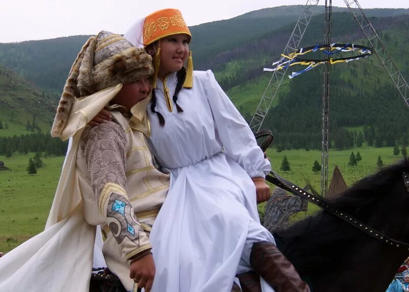 Тубалары алтайцы. Алтай и алтайцы. Горный Алтай обряды алтайцев. Кумандинцы Алтая национальный костюм. Традиции алтая