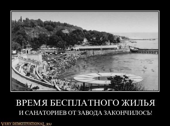 Гудит родной завод. Гудит как улей родной завод а нам-то Маяковский. Завод закончился. Гудит словно улей родной завод.