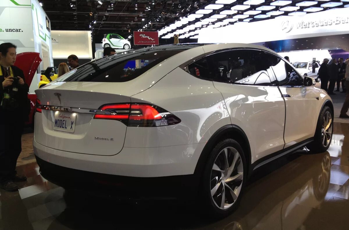 Тесла новая в россии. Tesla model x внедорожник. Тесла кроссовер model x. Tesla model x 2014. Электромобиль Tesla model x.