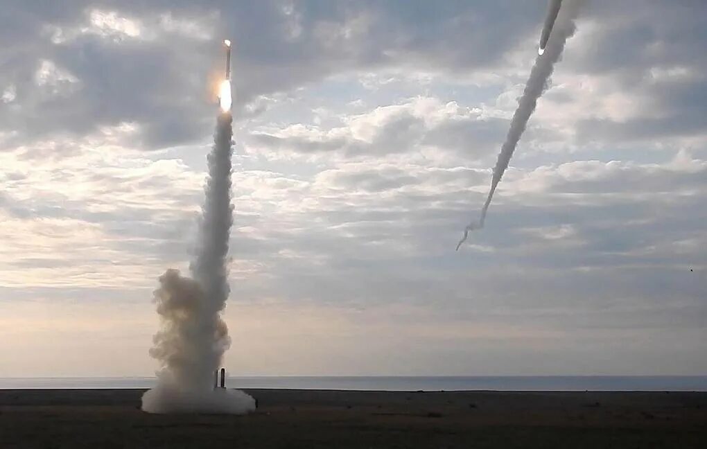 верба рсзо. с-5 ракета. ракетами бить. взрыв ракеты. выпущенная ракета артиллерии.