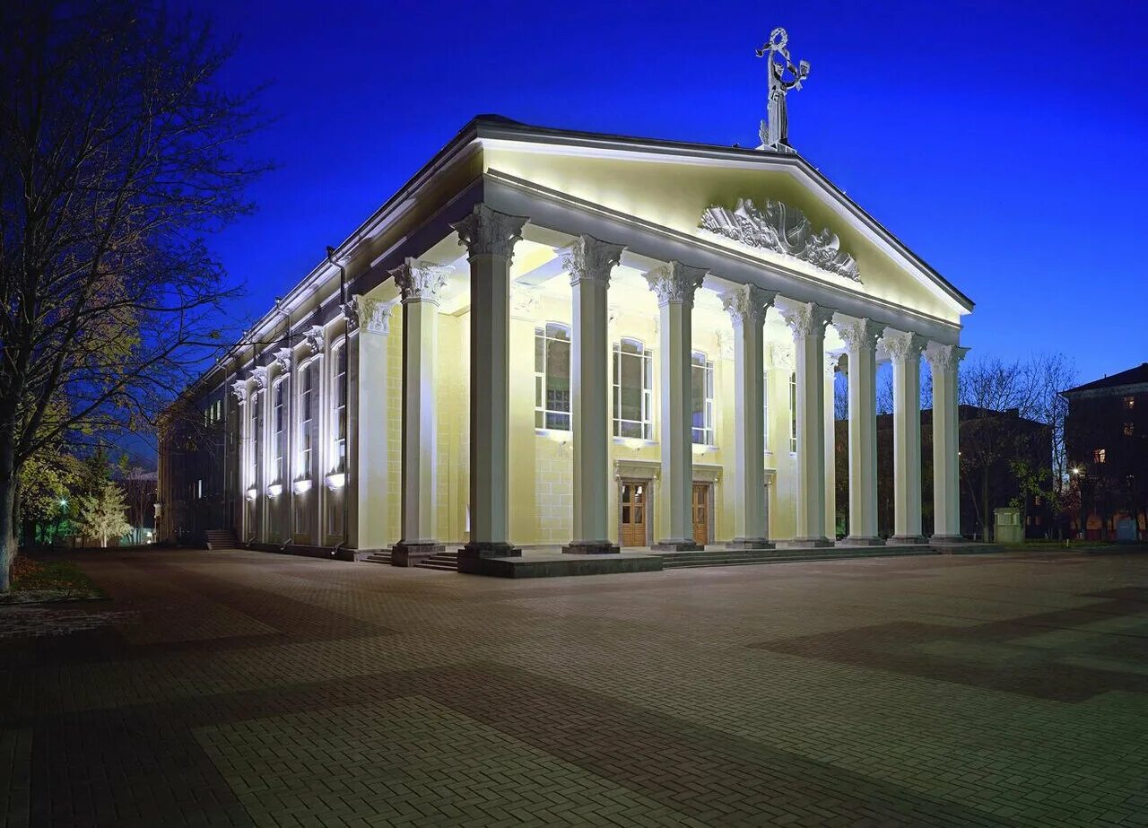 щепкинский театр белгород. белгородский драматический театр имени м. театр белгород. щепкина здание. щепкина здание.