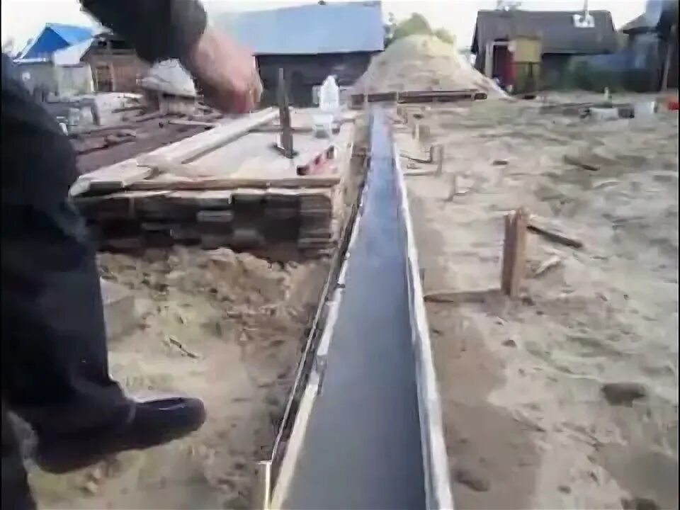 Выравнивание уровня фундамента. Выравнивание фундамента. выровнять цоколь своими руками. выравнивание фундамента по вертикали. выравнивание фундамента по горизонту раствором.