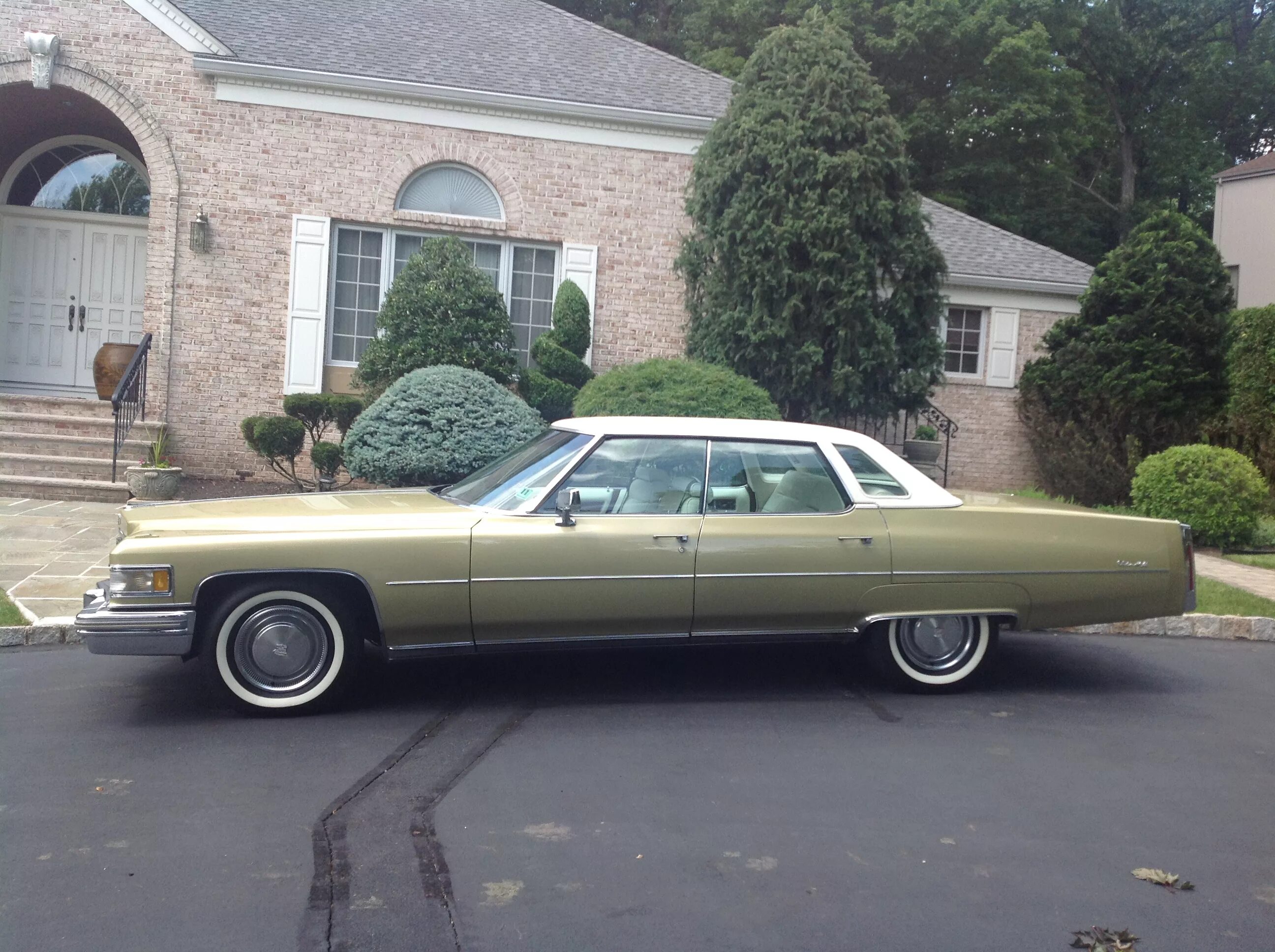 Cadillac eldorado 1975. Кадиллак флитвуд 60. Кадиллак купе девиль 1975. Cadillac coupe 1975. Кадиллак deville 1975.