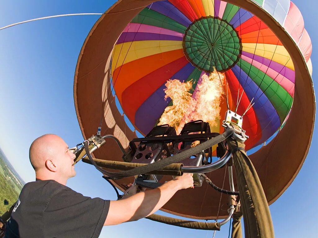 Ride in a hot Air Balloon. Hot Air Balloon Ride. Воздушный шар в процессе заполнения воздухом. Hot Air Balloon Ride Gifts.
