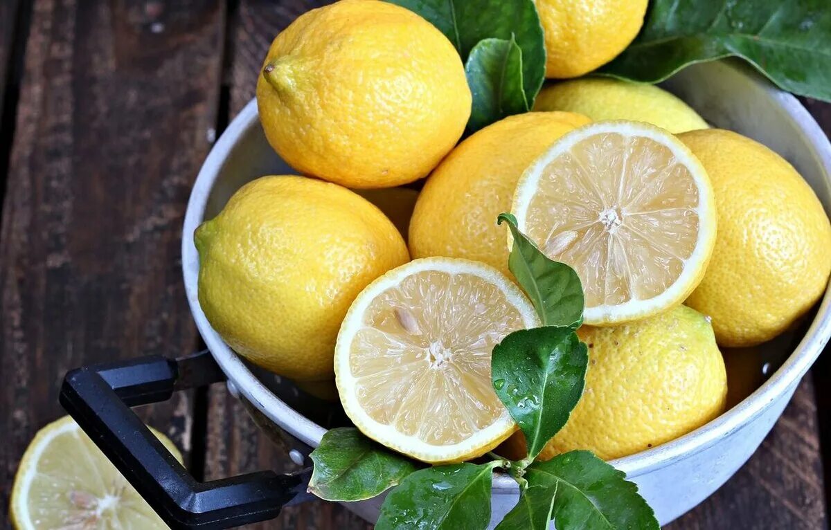 Почему лимон желтый. Лимон. Желтый лимон. Красивый лимон. Лимон картинка.