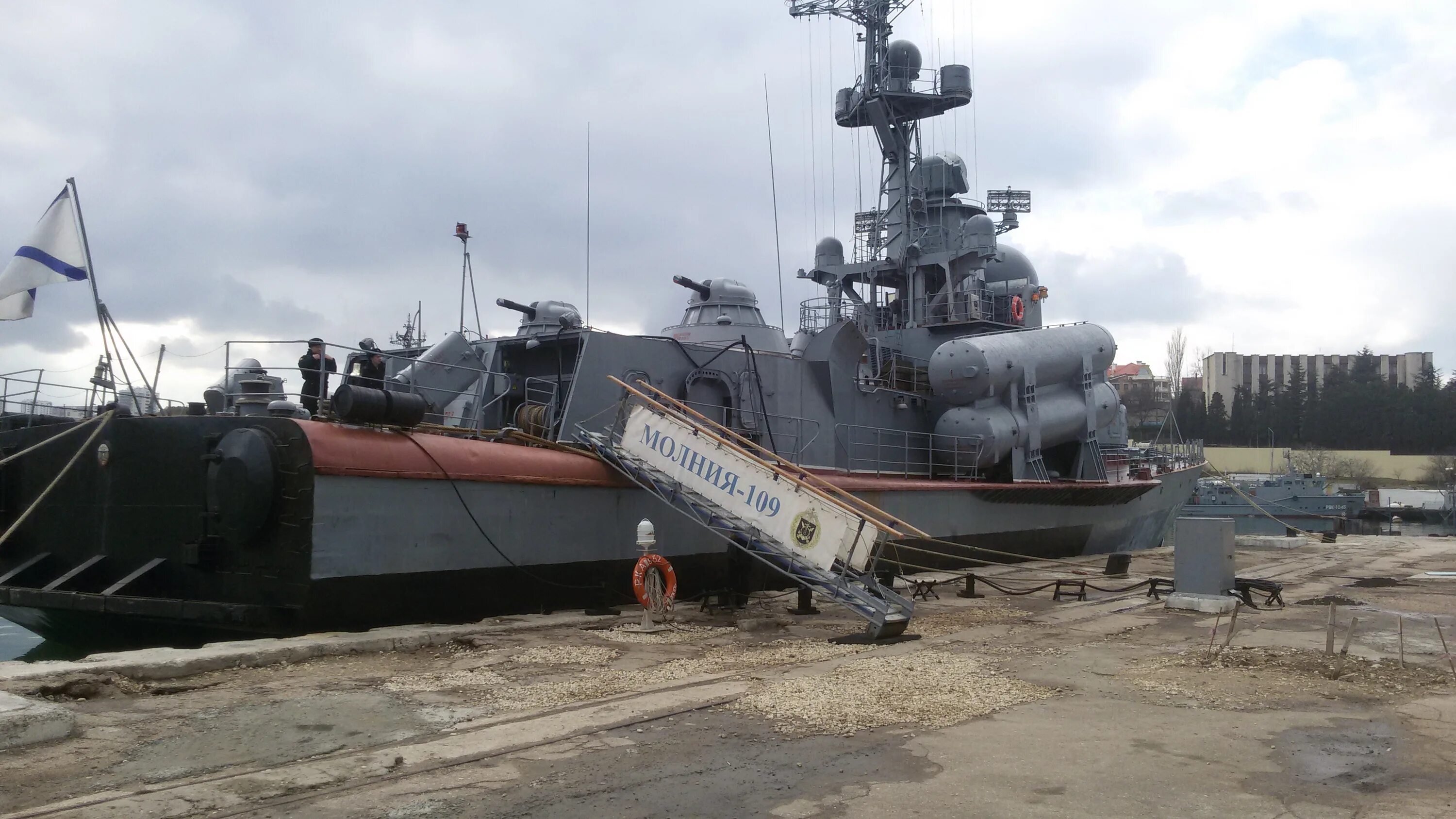 Рк 41. Ракетный катер 1241 тоф. мрк метеор балтийский флот. корабль моршанск балтийский флот. брк 41 севастополь.