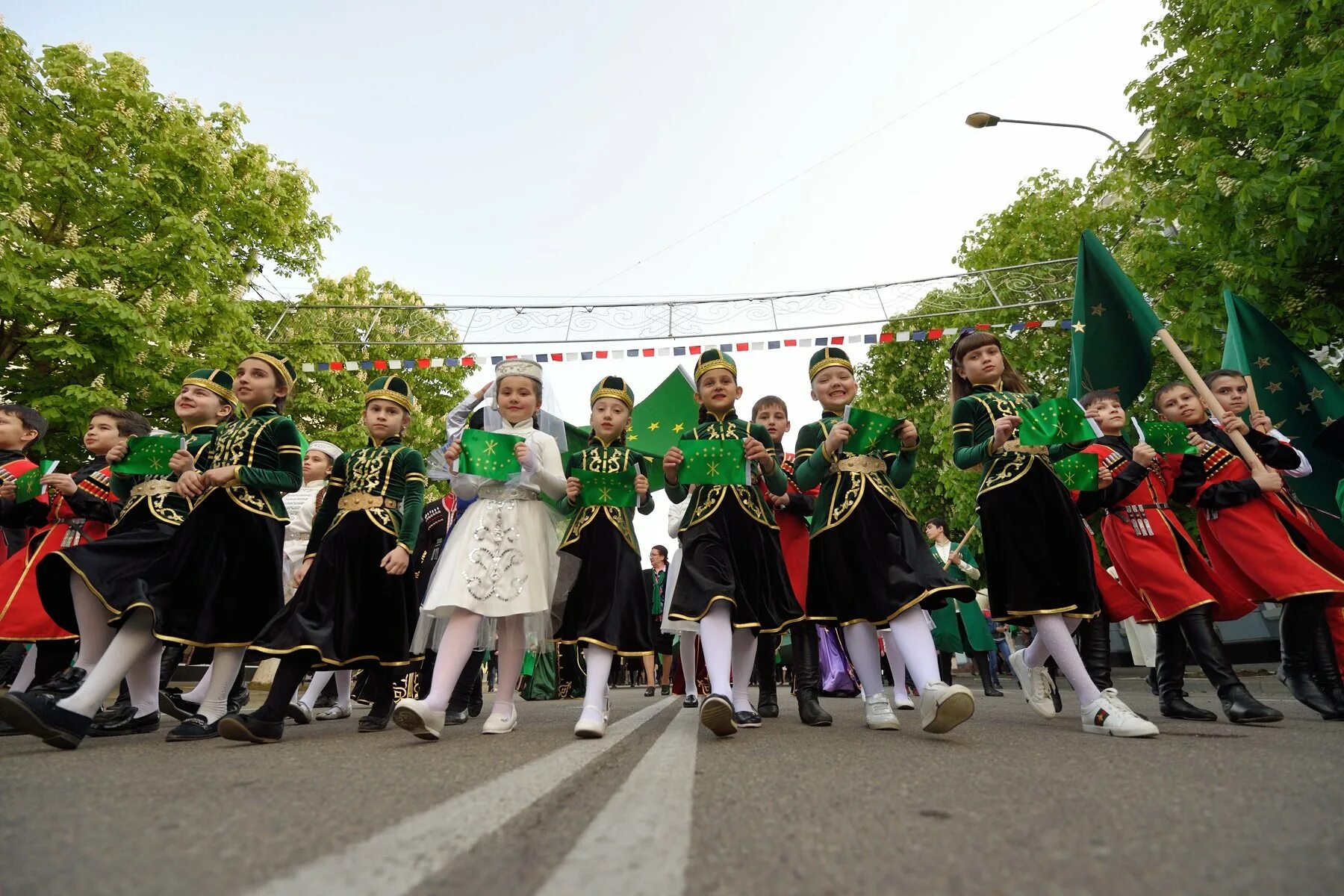 С праздником адыгея. Республика адыгея праздники. Республика адыгея праздники. Республика адыгея праздники. День адыгов (черкесов).