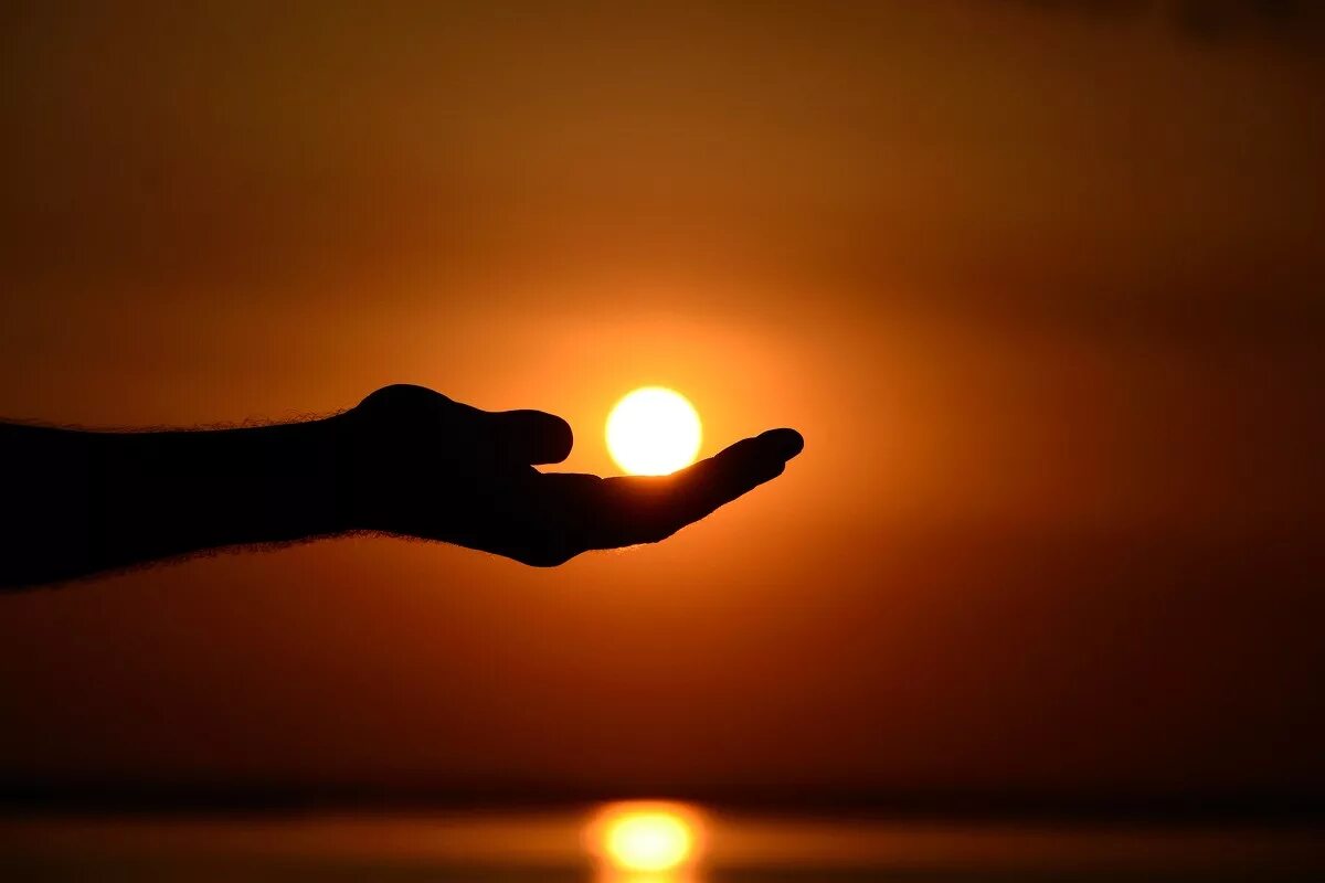 Солнце освещает мою жизнь. Солнце в руках. Сердце в солнечных лучах. Солнце освещает мою жизнь. Солнце освещает мою жизнь.