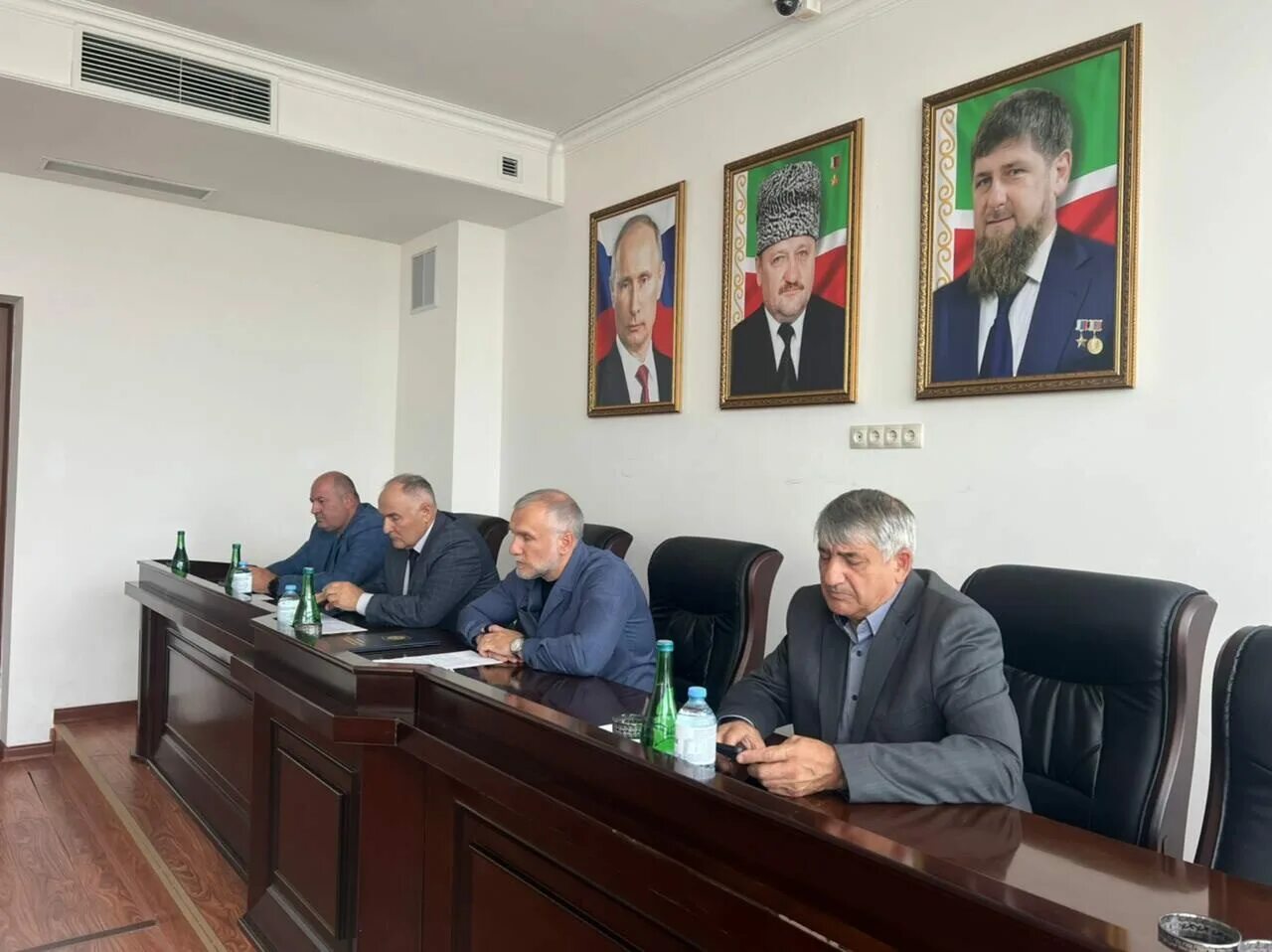 Таймасханов галас султанович руководитель. Минэнерго чеченской республики. Министр промышленности чеченской республики. Таймасханов галас султанович руководитель. Министр образования чеченской республики.